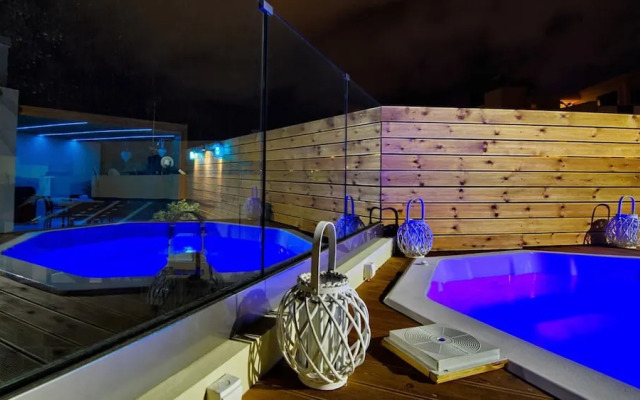 Luxury Sea View Penthouse with Hot Tub