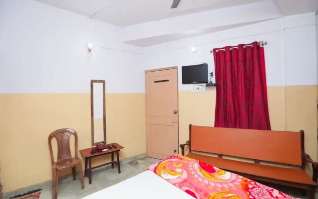 SPOT ON 45472 Hotel Savitri