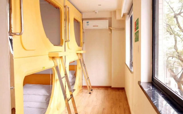Shuttle International Youth Hotel (Chengdu Kuanzhai Alley & Renmin Park Subway Station Branch)