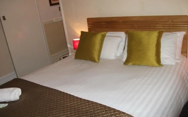 Croydon Hotel