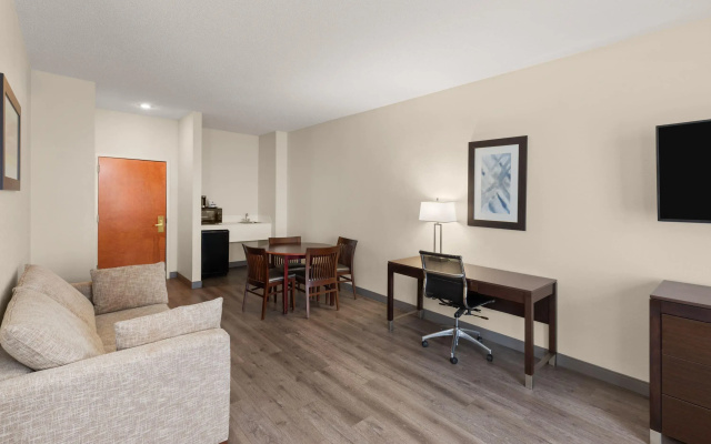 Wingate by Wyndham - Destin FL