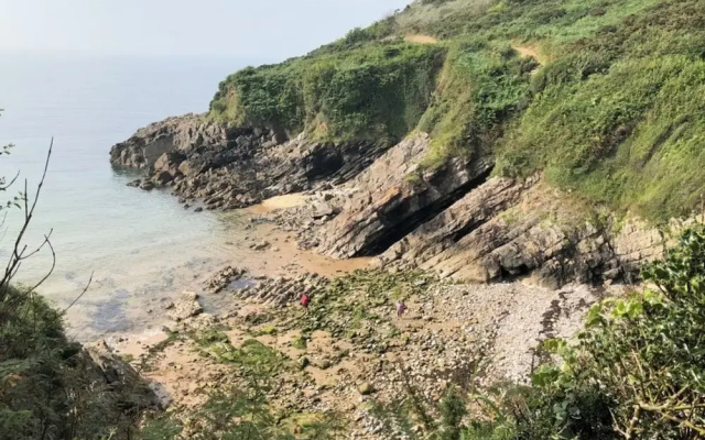 Stunning Beach Front Apartment in Caswell Swansea