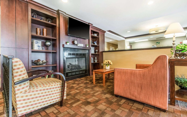 Quality Inn & Suites Lawrenceburg
