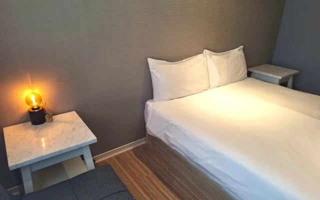 AKA Hotel