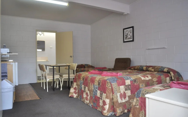 Wagon Wheel Motel
