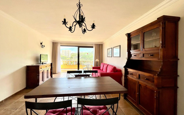 One bedroom, high floor, ocean views, pool