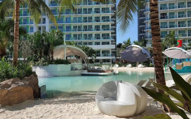 Azure Peaceful and Beachy Staycation