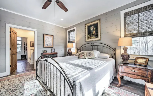 On 22 Acres: Cullowhee Craftsman Home w/ Mtn Views
