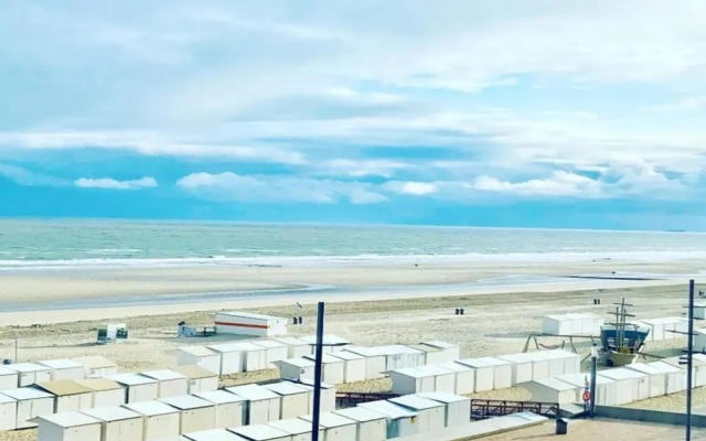 Apartment in Wenduine With Stunning Sea Views