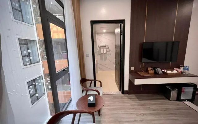 Diamond Hotel Van Đon