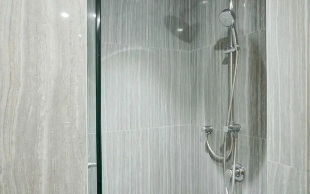 Luxurious Studio at Capitol Suites Apartment