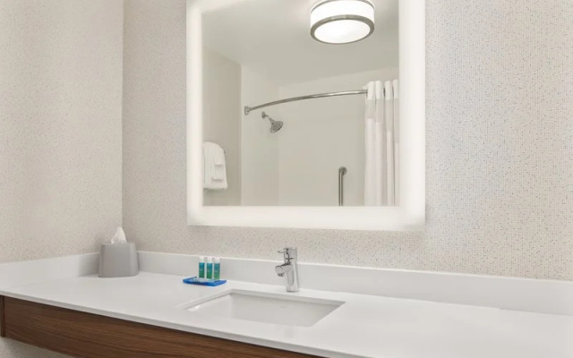 Holiday Inn Express Hotel And Suites