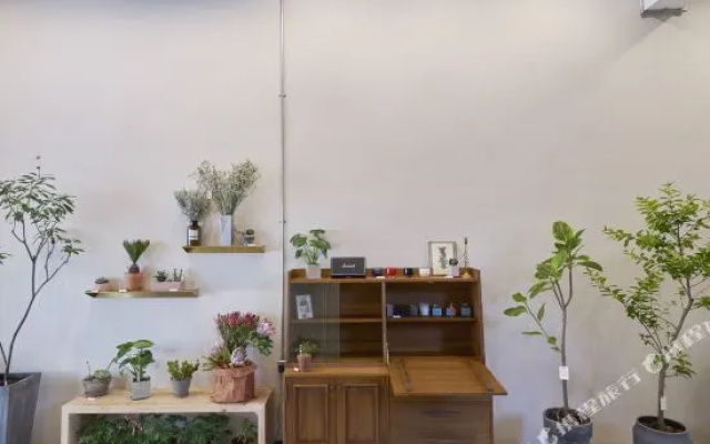More than a flower shop design hotel