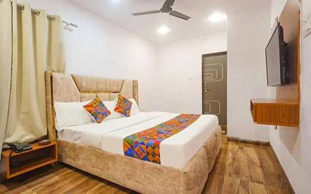 FabHotel Midnight Inn
