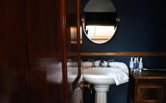 Shelburne Hotel