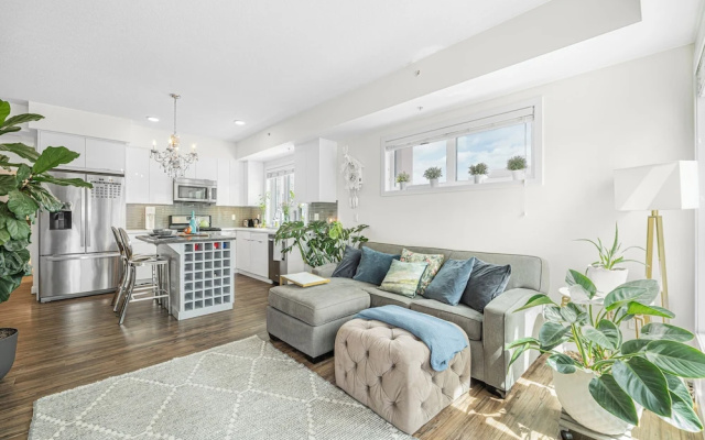 The Iris DT Condo with AC in Mission