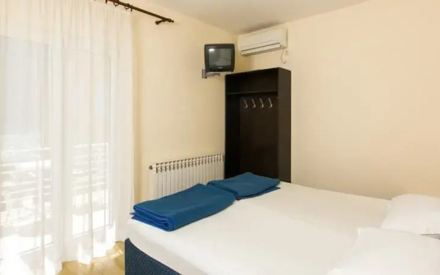 Apartments Pralas
