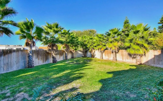 Saltwater Hippie 3 Bedroom Condo by Redawning