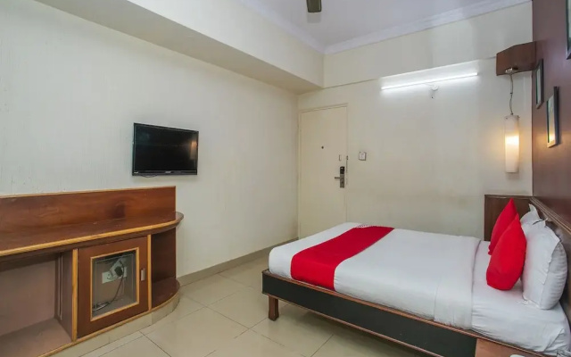 OYO 18762 Vaishnavi Residency