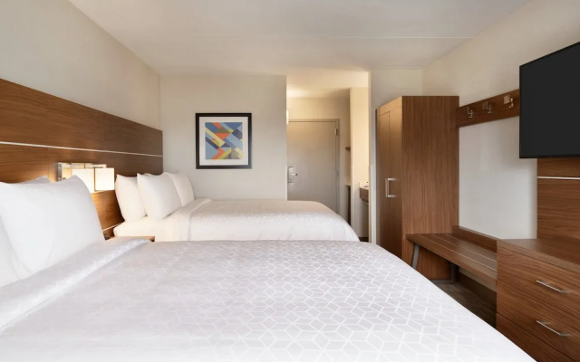Days Inn and Suites Plattsburgh