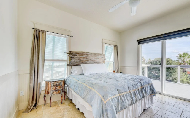 Sea Spray Beach House by Vtrips