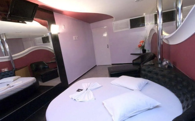 Playtime Motel