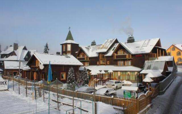 Hotel Complex Korona вид на фасад