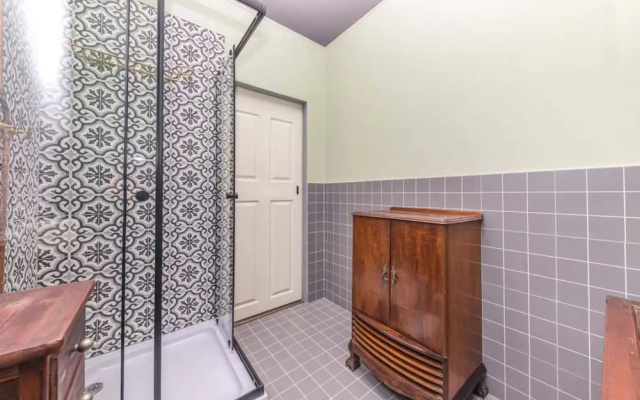 Central and Cosy 1 BD Studio Apartment in Woodstock