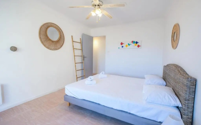 SERRENDY 2-bedroom apartment with terrace and parking only 100 meters