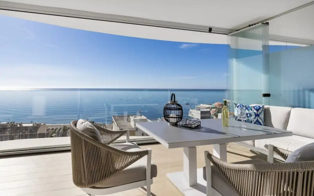 Stunning Seafront Apartment in Carvajal Beach