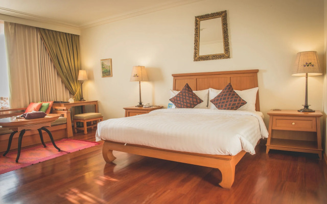 The Imperial River House Resort