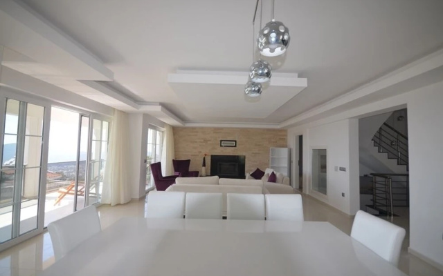 Villa Whispering Palms