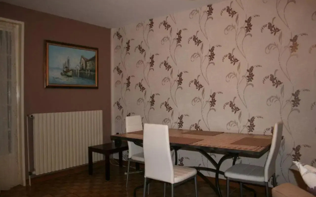 1 Bedroom House 20min Walk To Centre in Tournus (Adults Only)