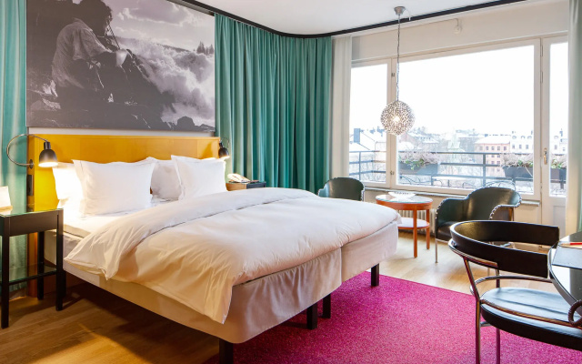 Hotel Rival