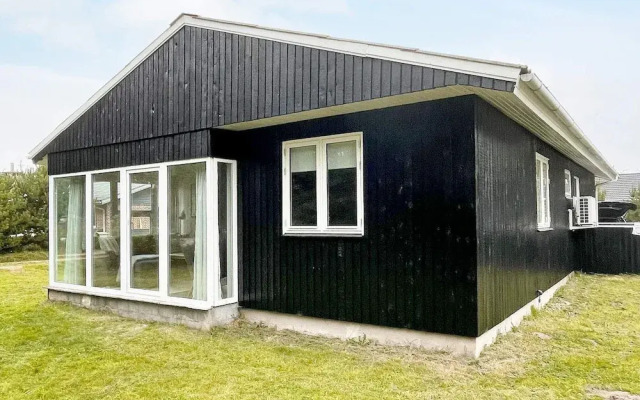 6 Person Holiday Home in Oksbol