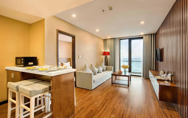 Yarra Ocean Suites Danang