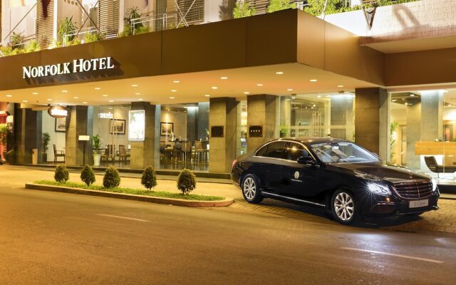 Norfolk Hotel вид на фасад