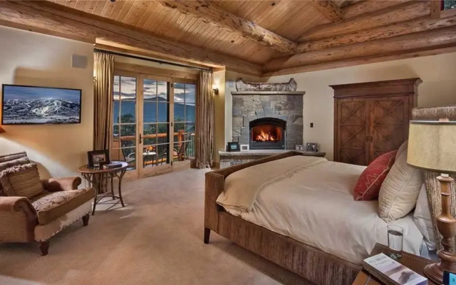 Panorama Lodge North: Luxury Log Home with Hot Tub, Elevator, Views (5BR)