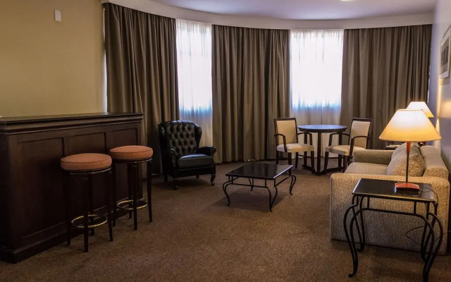Marques Plaza Hotel