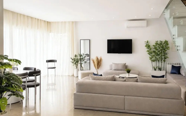 Luxurious Villa in Gammarth With Private Pool and Garden Views