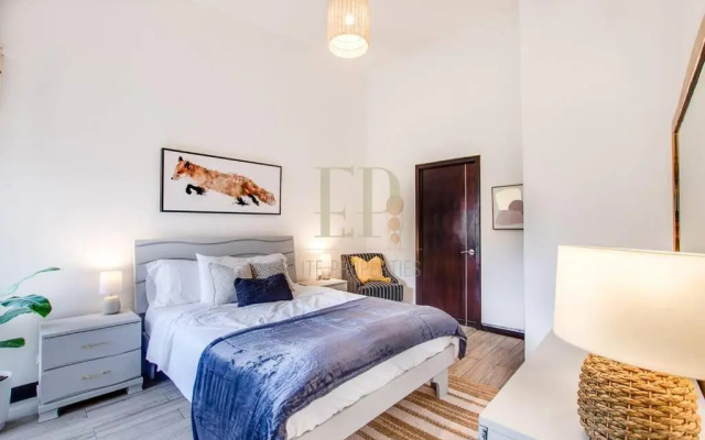 Modern PENTHOUSE w view, office space, pool, gym, tennis