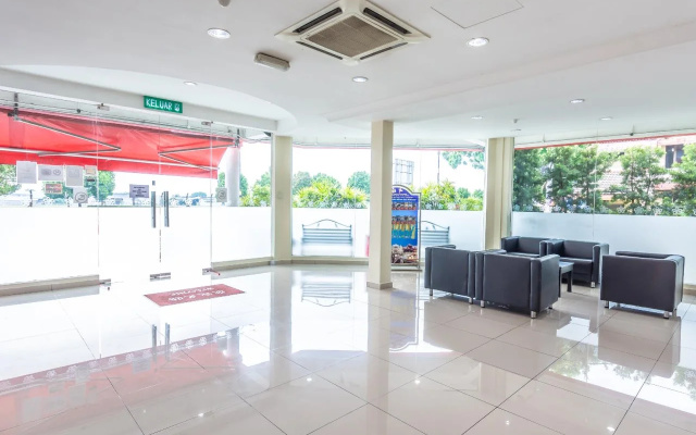 906 Hotel Airport