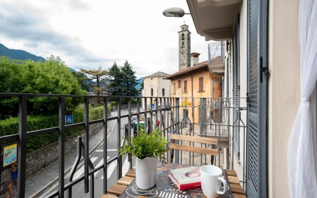 Guesthost - Ossuccio Apt with Ac, Balcony & Parking! (Adults Only)