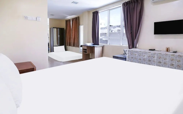 OYO 90486 Station Hotel