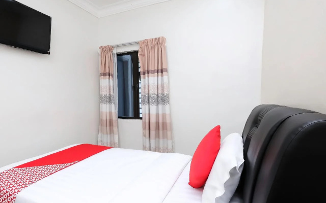 OYO 714 Arina Hotel