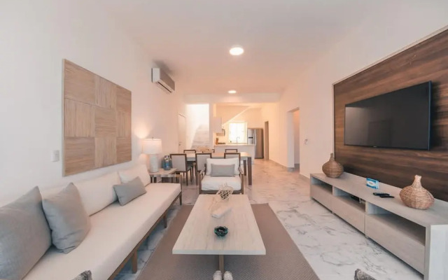 3br-penthouse w Jacuzzi Incl at Lake View