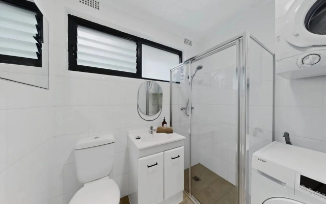 Beachside 1-bed Retreat With Parking Cronulla