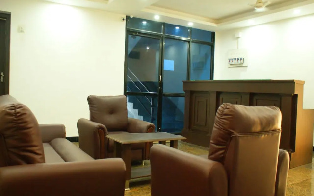 OYO 9902 Nedumparambil Residency