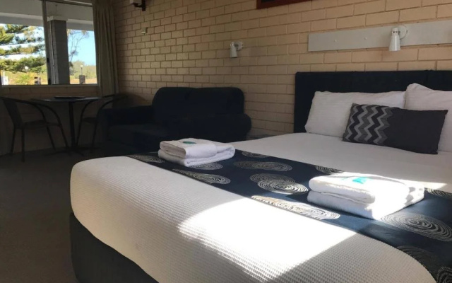 Edgewater Motel
