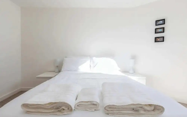 Bright & Airy 1 Bedroom Apartment in Trendy Peckham